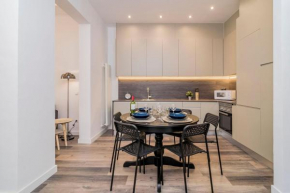 INCREDIBLE Apartment just steps from Gran Via by Batuecas